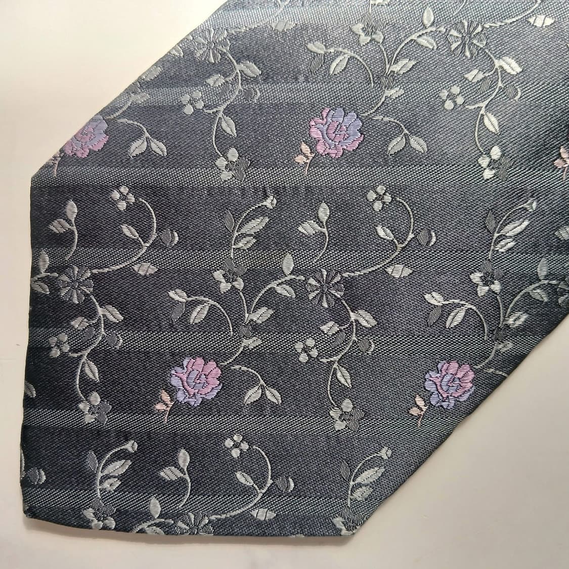 웅가로 실크 그레이 플라워 패턴 넥타이 9.9cm A+등급 E912 상품이미지7