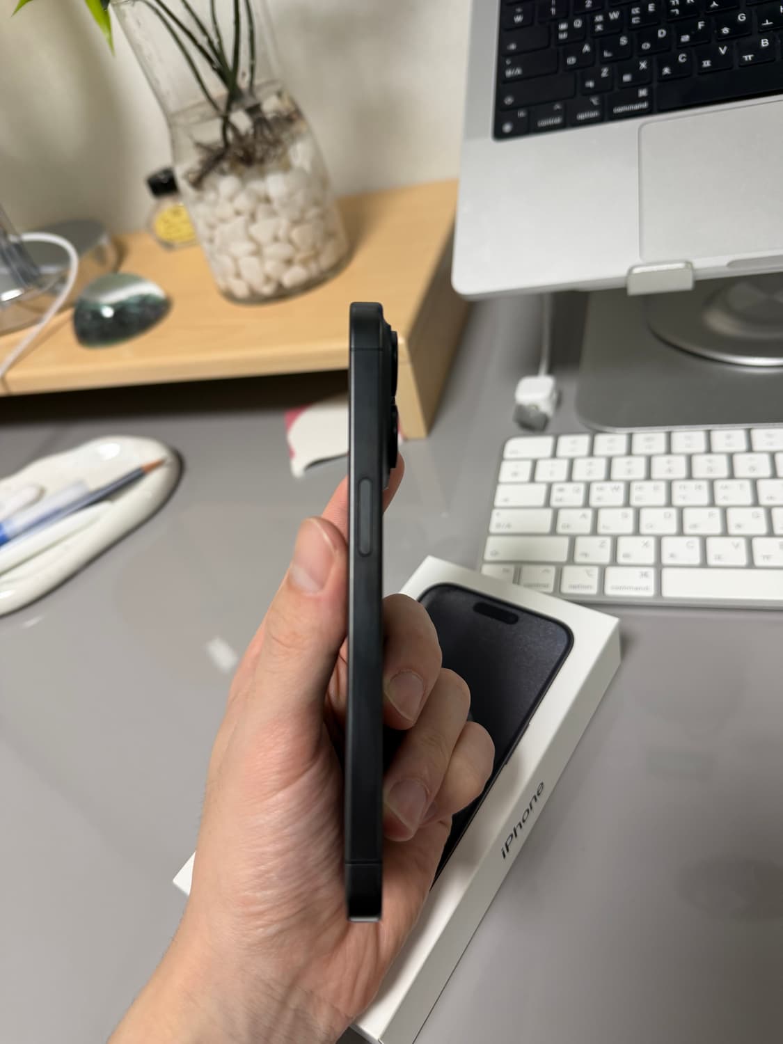 아이폰15프로 블랙 티타늄 256 상품이미지4