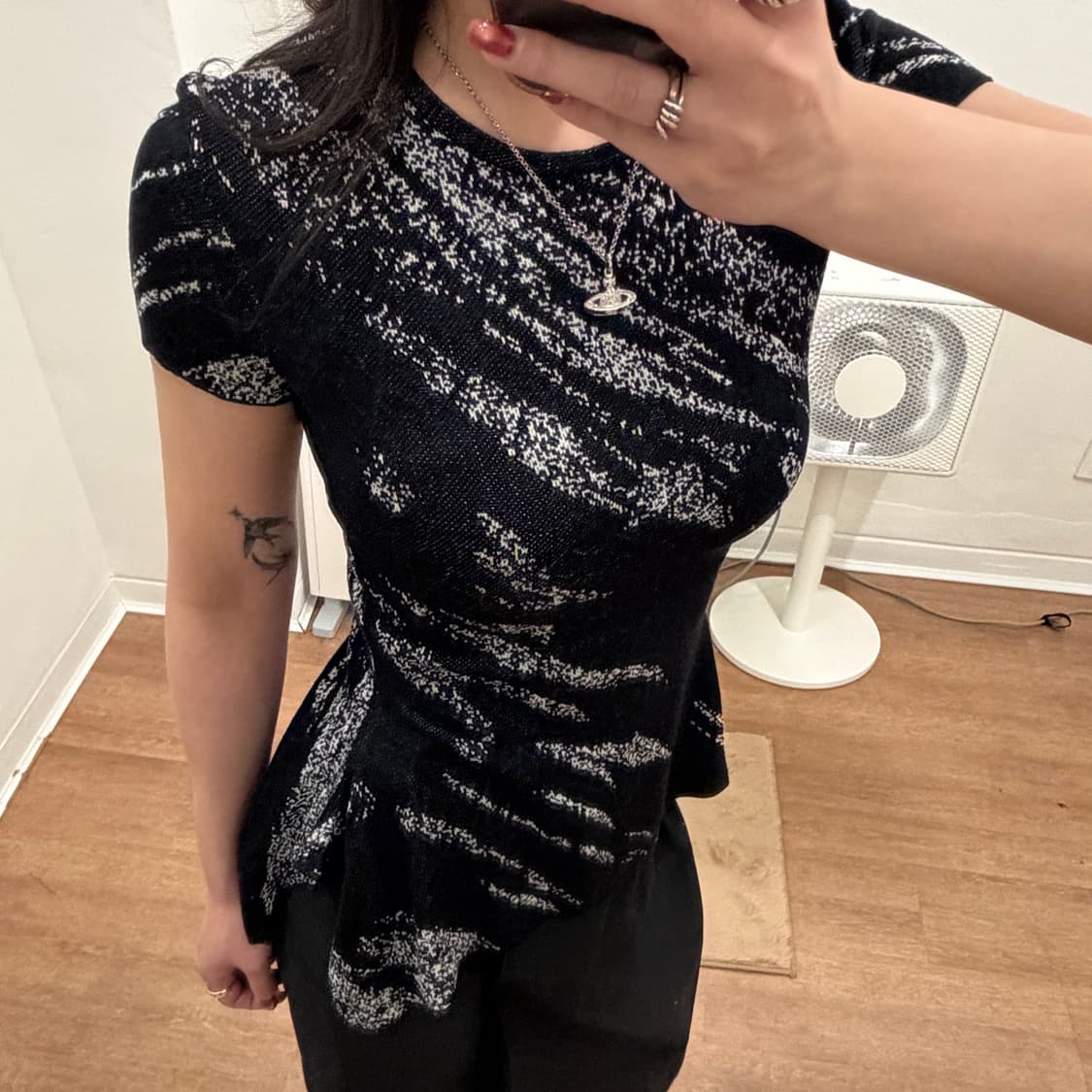 자카드 라운드 실크 반팔 니트 상품이미지1