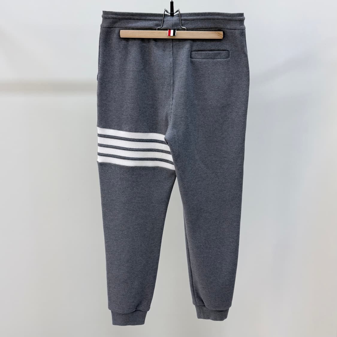 [미사용/2] 톰브라운 사선완장 와플 트레이닝 조거팬츠 바지 그레이 상품이미지5