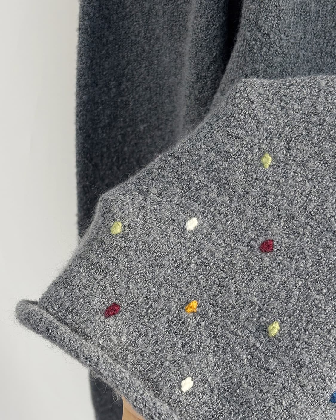 헴 라인 컬러링 도트 자수 보트넥 풀오버 상품이미지7