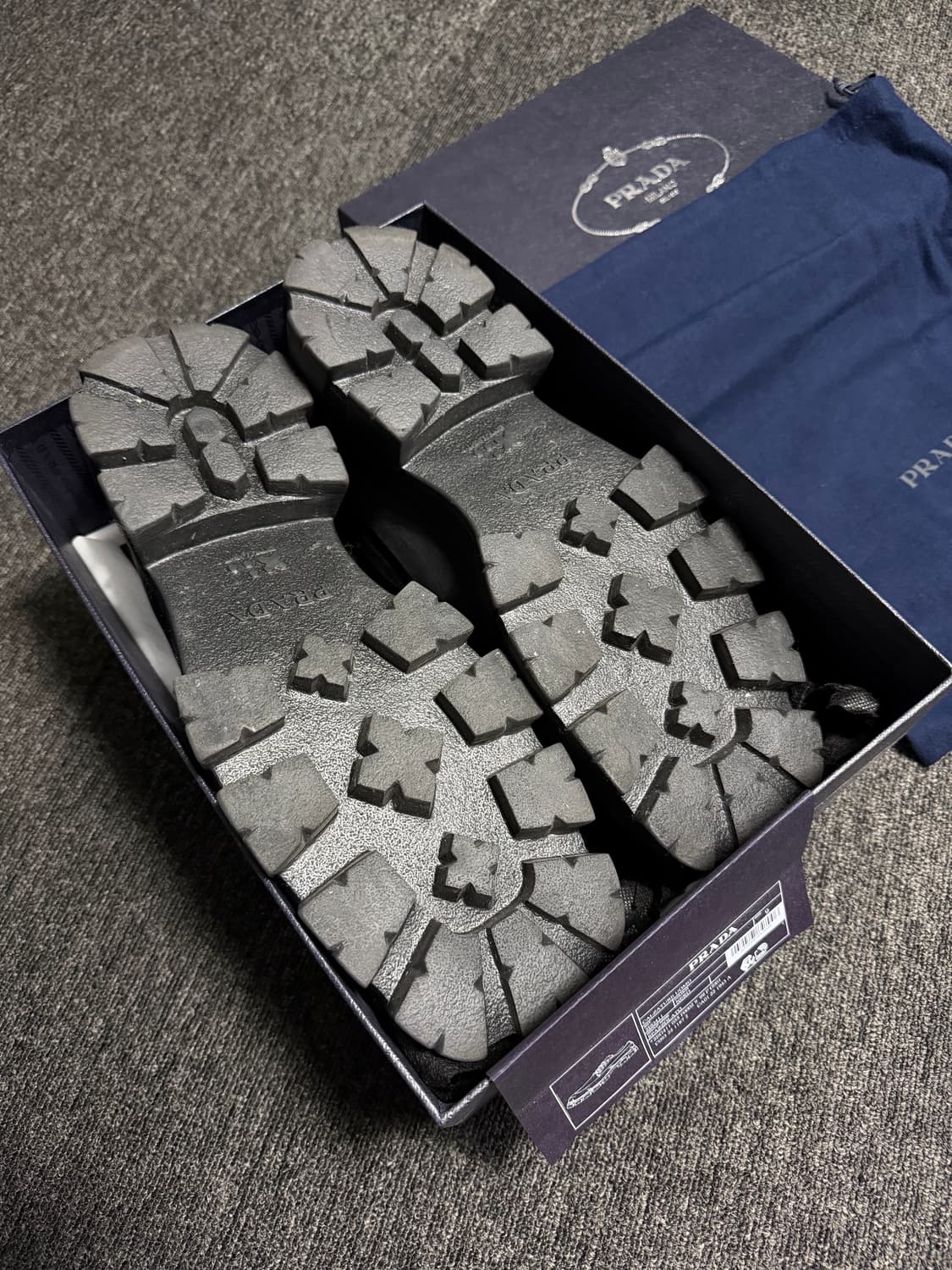 프라다 브러쉬드 레더 더비 슈즈 280사이즈(uk9) 상품이미지3