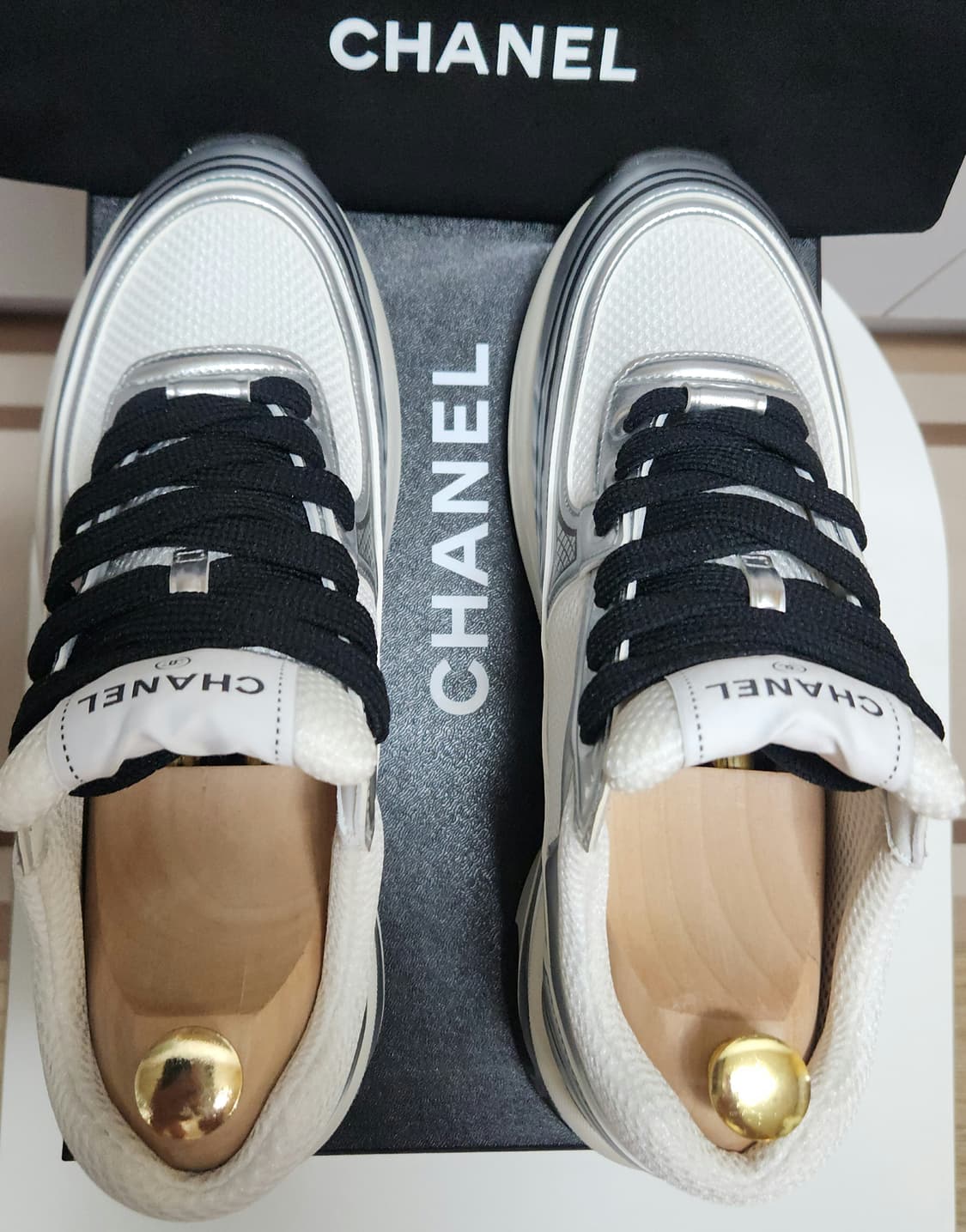 [정품 ] 샤넬 스니커즈 운동화 CC로고 샤식스 실버/블랙/화이트 42 상품이미지2