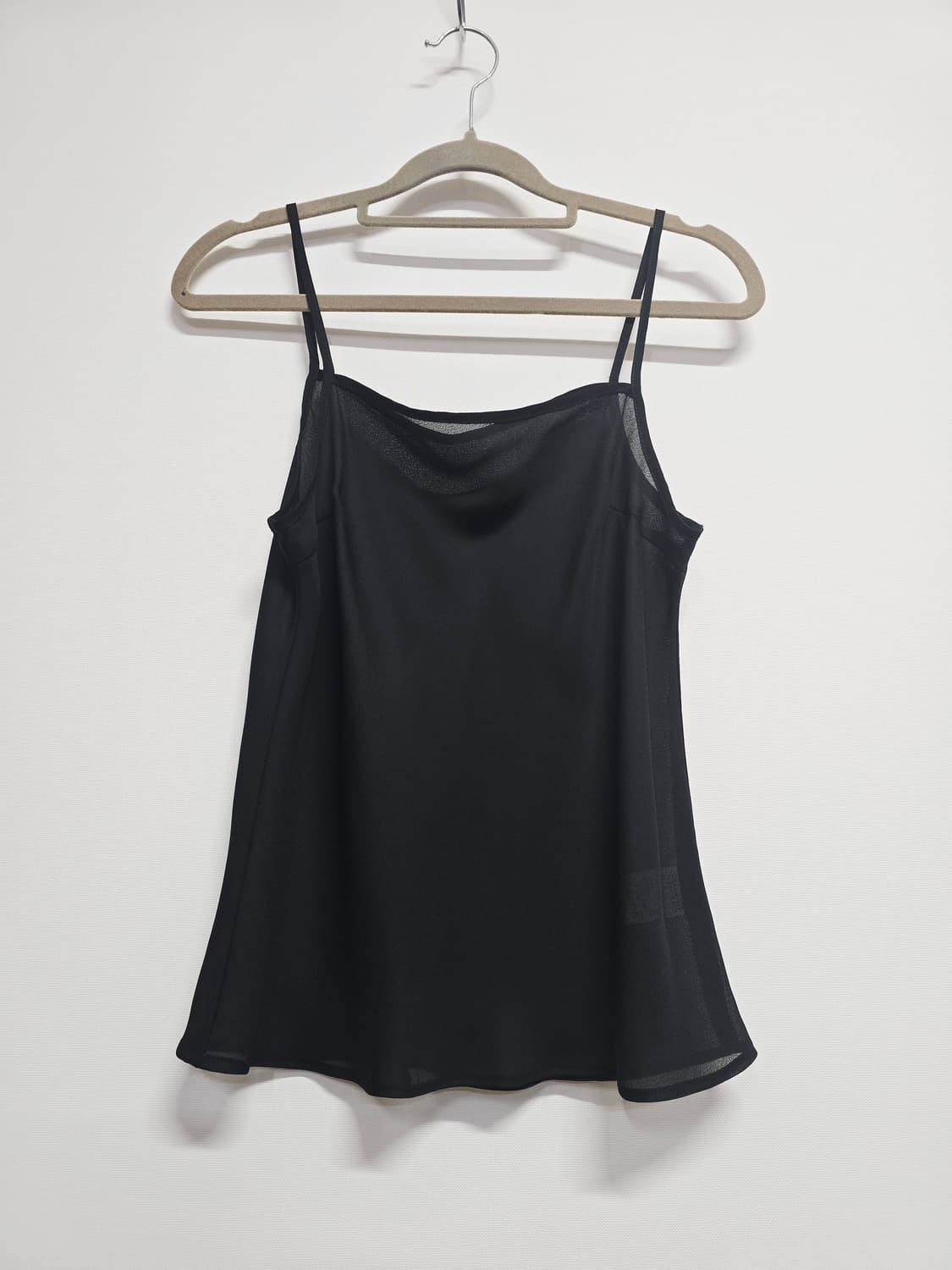 온앤온 블랙 쉬폰 나시 탑 상품이미지1