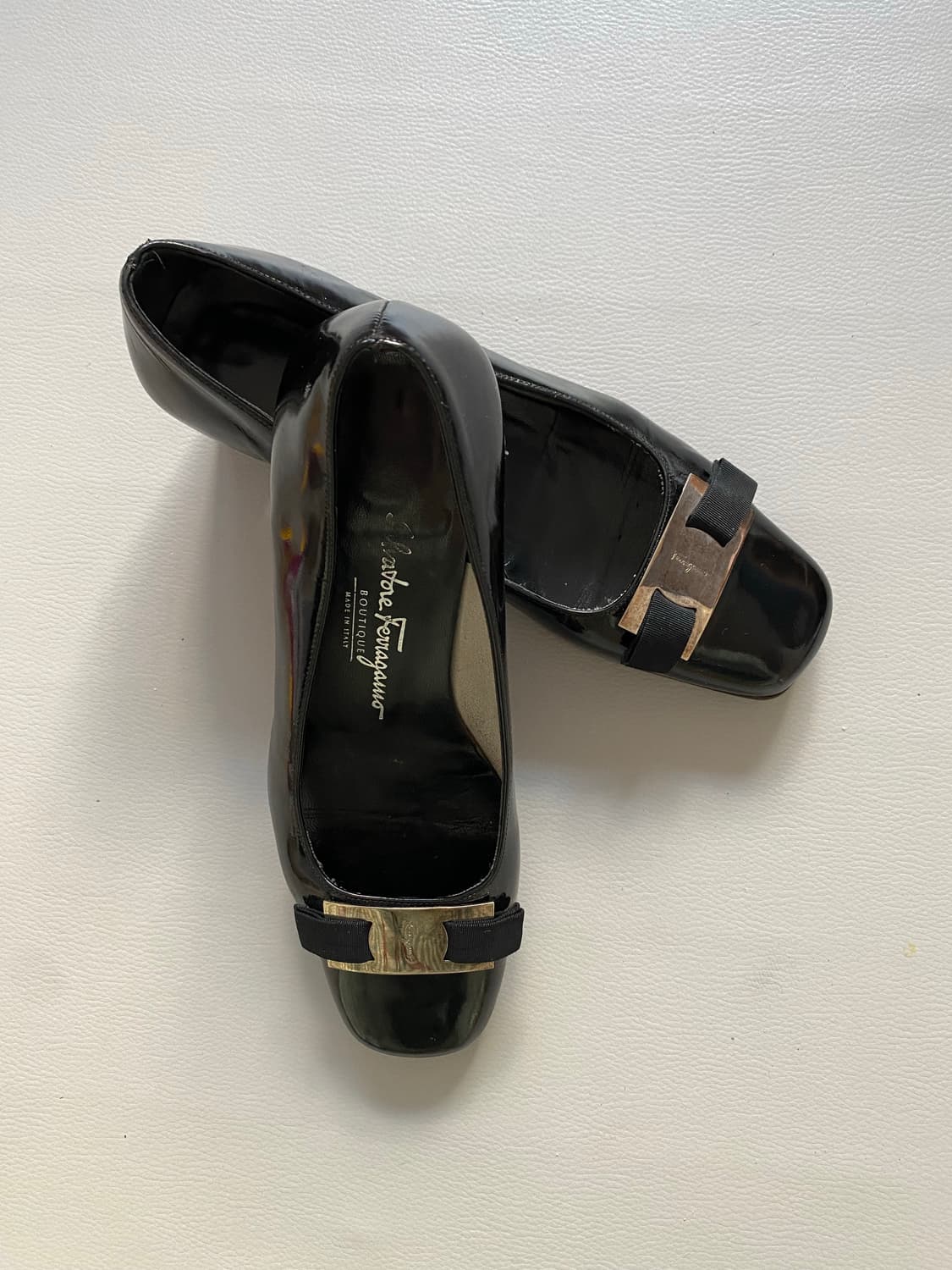 [페레가모] 블랙 에나멜 미들힐 펌프스 (6D / 230mm)(정품) 상품이미지5