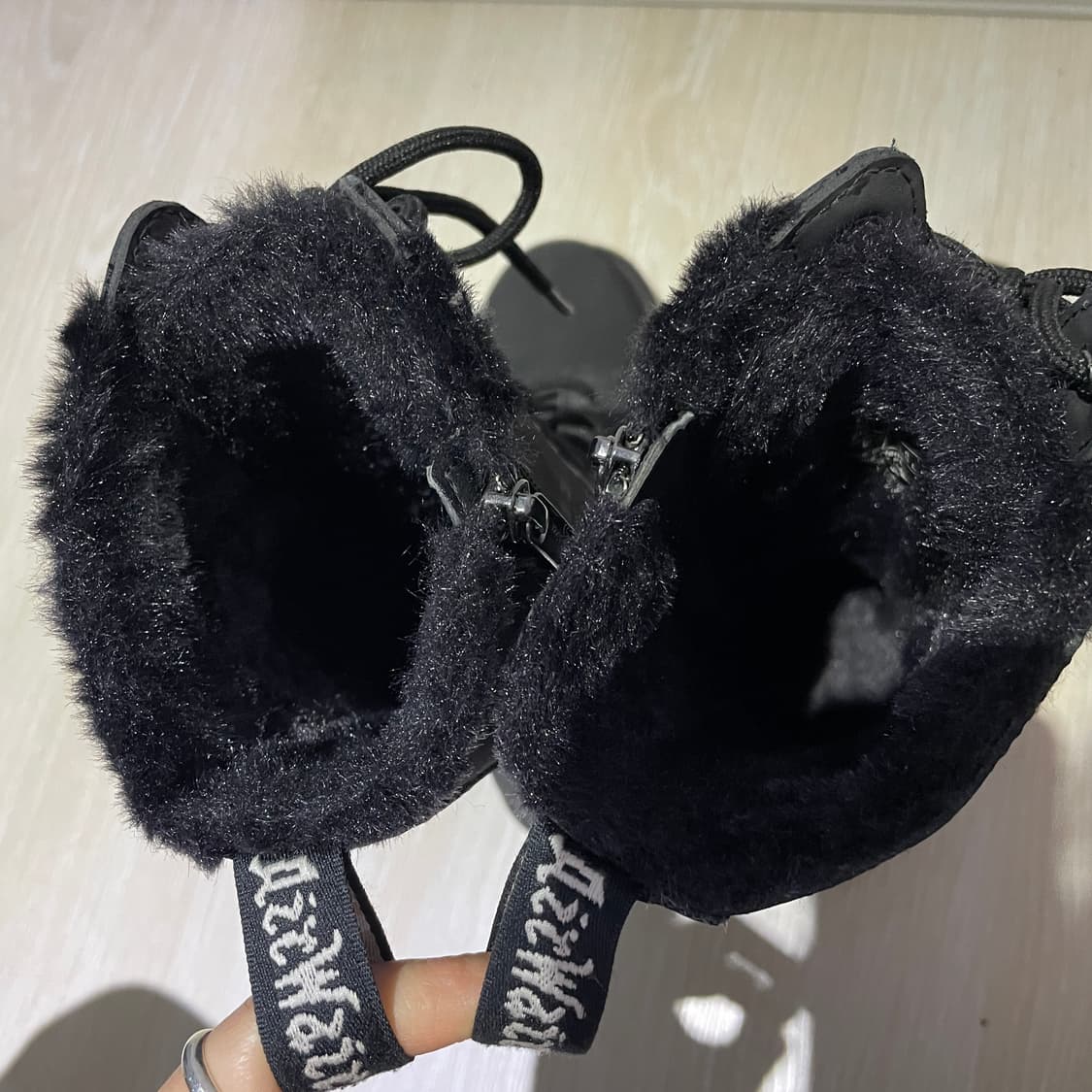 [uk4] 닥터마틴 털부츠 무광 매트 블랙 레어템 230-235 상품이미지6