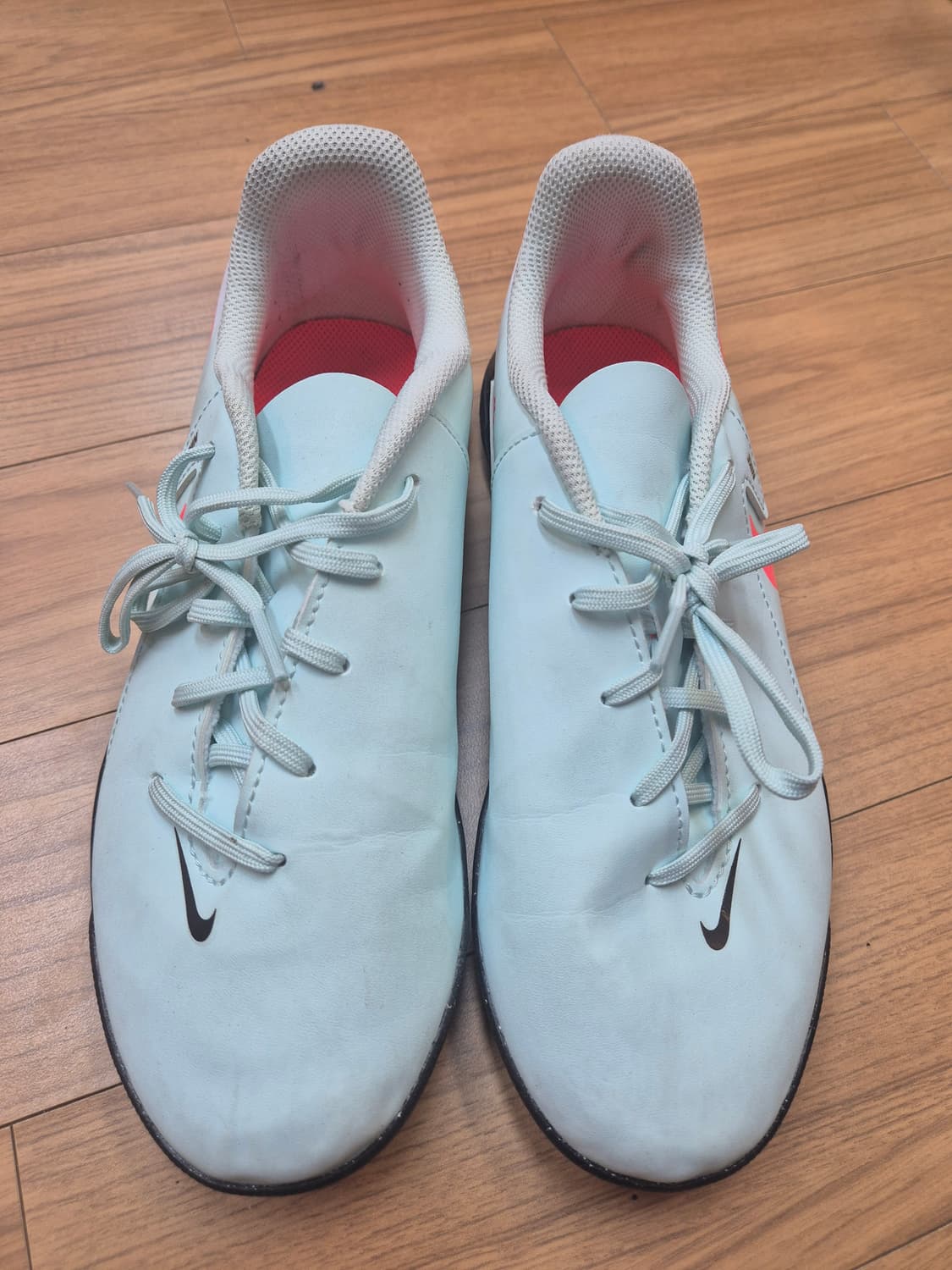 나이키 팬텀 GX 풋살화 240mm 판매합니다

- 사이즈: US 6Y, 상품이미지1