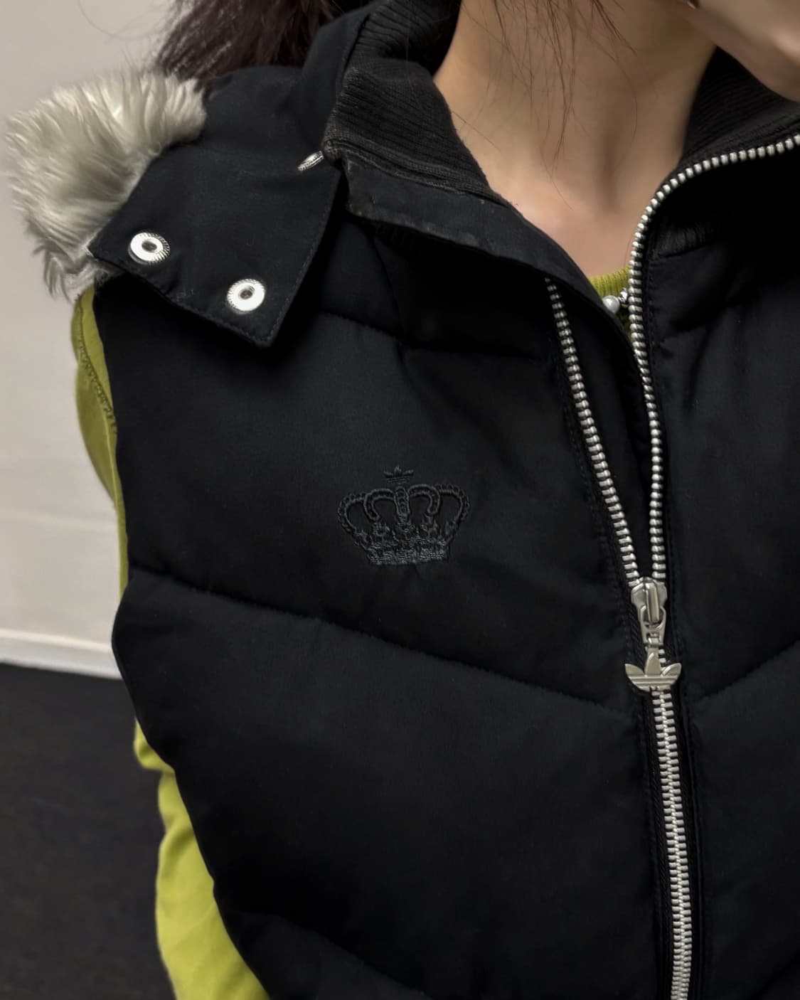 아디다스 x 미시 엘리엇 00s 퍼 패딩 베스트 상품이미지3