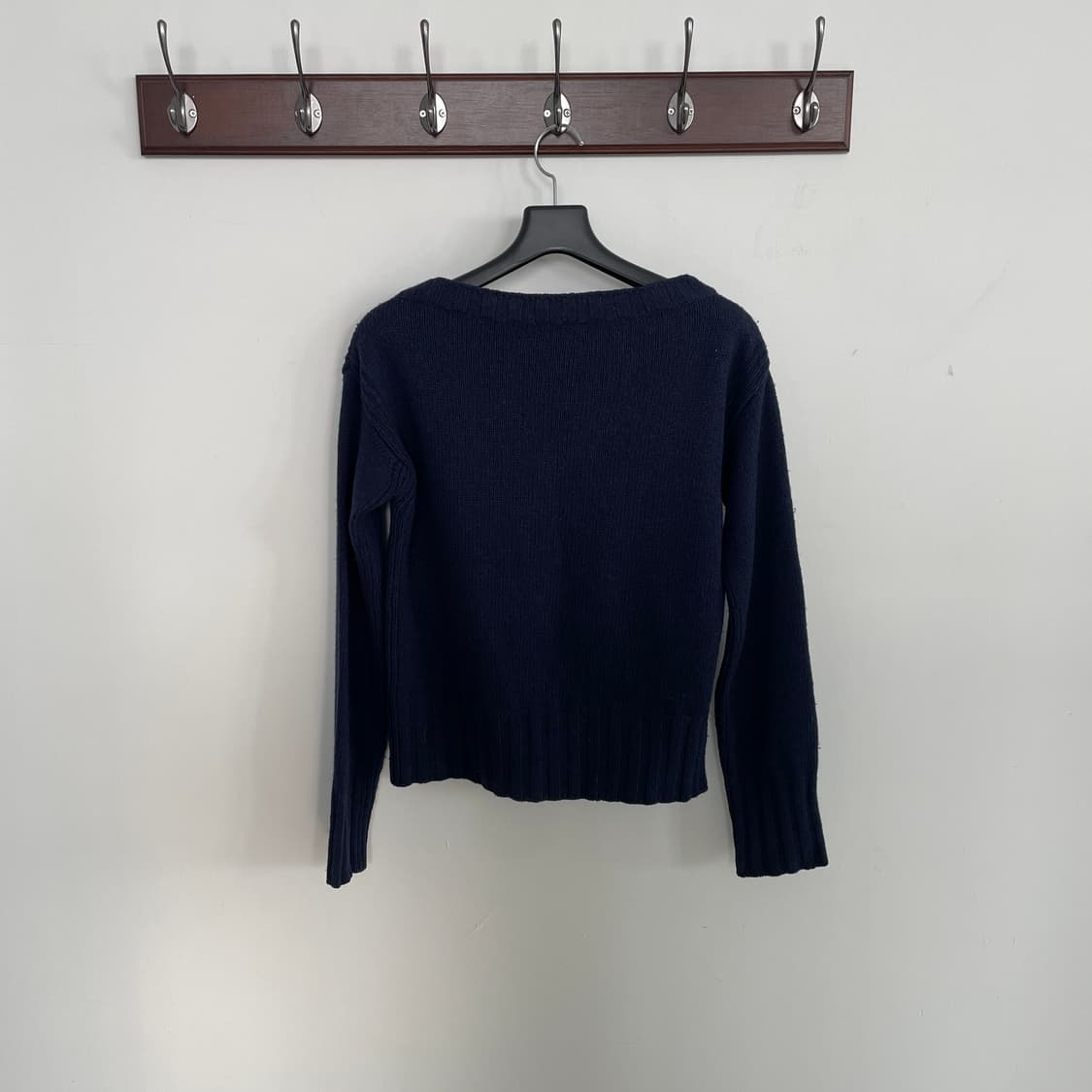 알렉산더맥퀸 보트넥 네이비 색상 니트 스웨터 상품이미지1