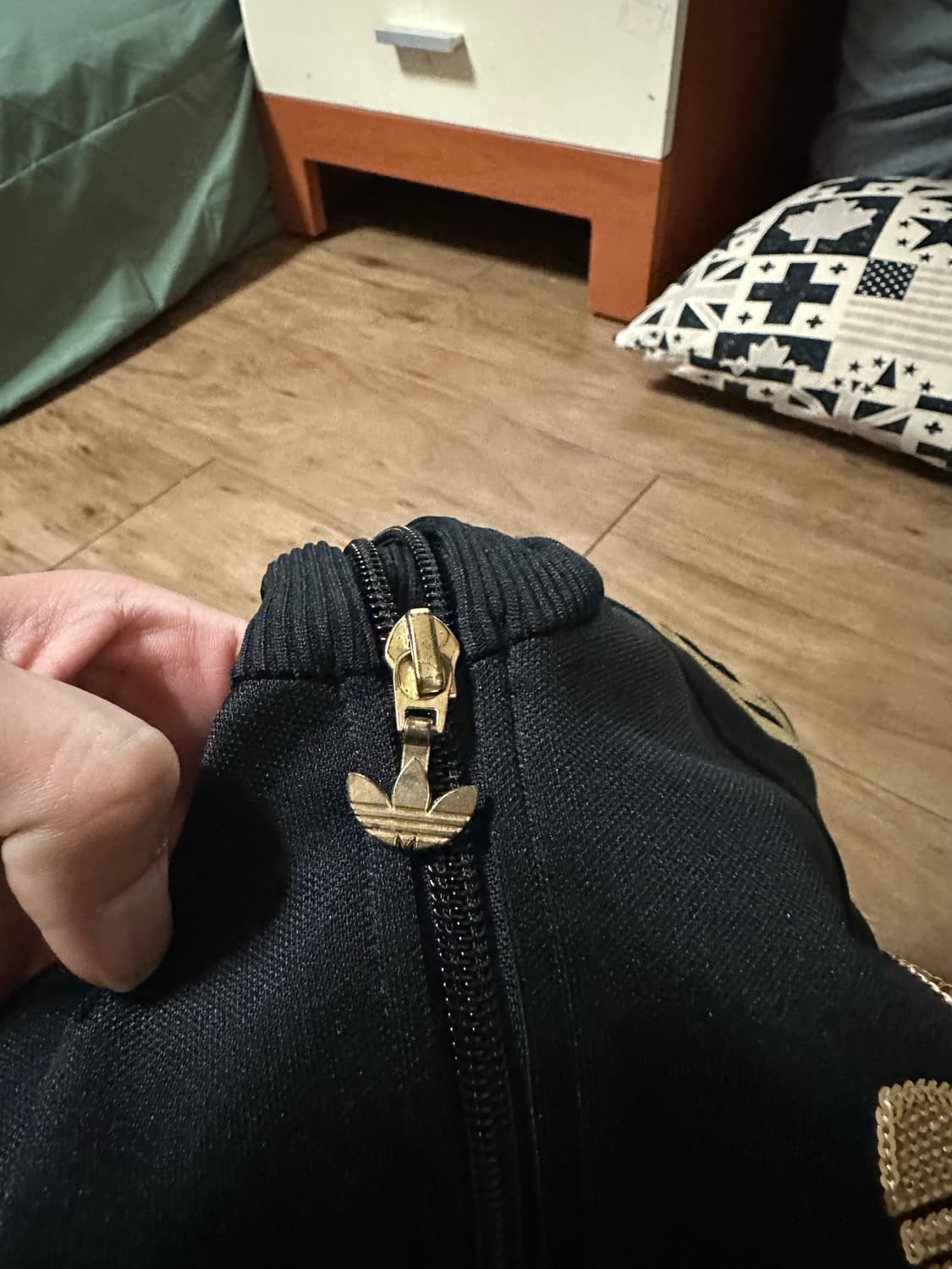 아디다스 Glitter TT 트랙탑 블랙 90 판매 상품이미지5