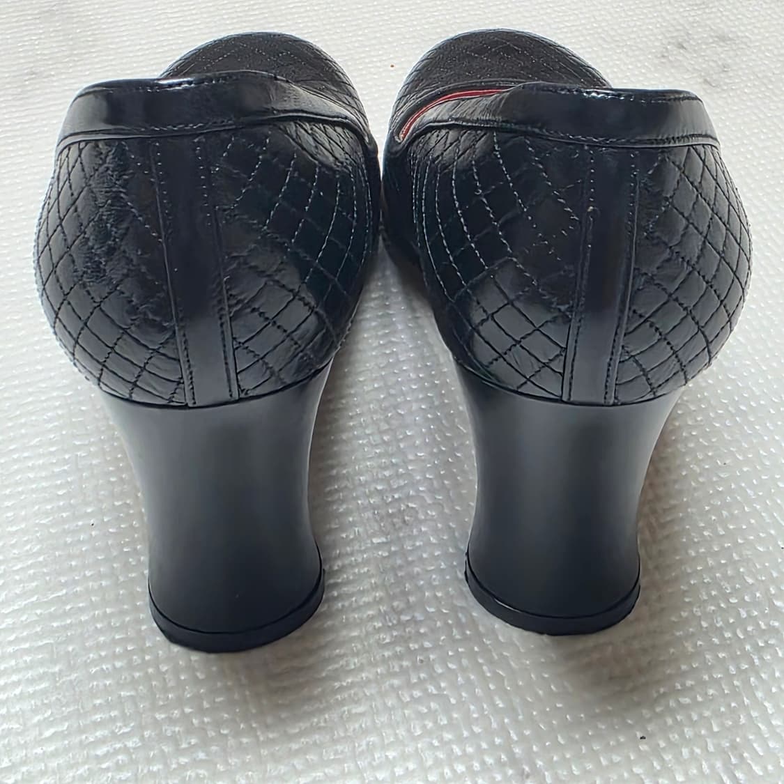 샤넬 퀼팅 레더 라운드 토 펌프스 힐 상품이미지3