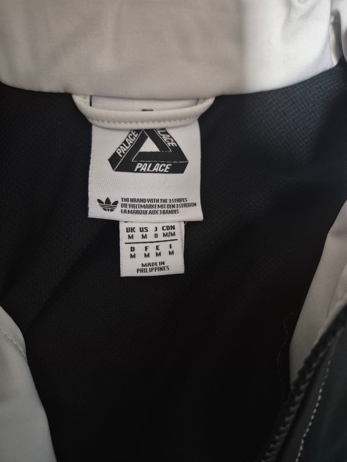 팔라스 아디다스 반집업 판매합니다 상품이미지3