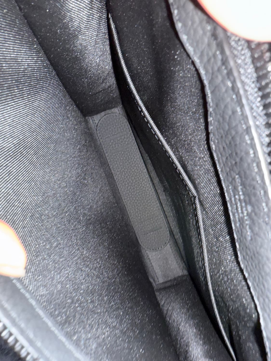 [새상품]루이비통 토뤼옹 레더 크로스 바디백 상품이미지6