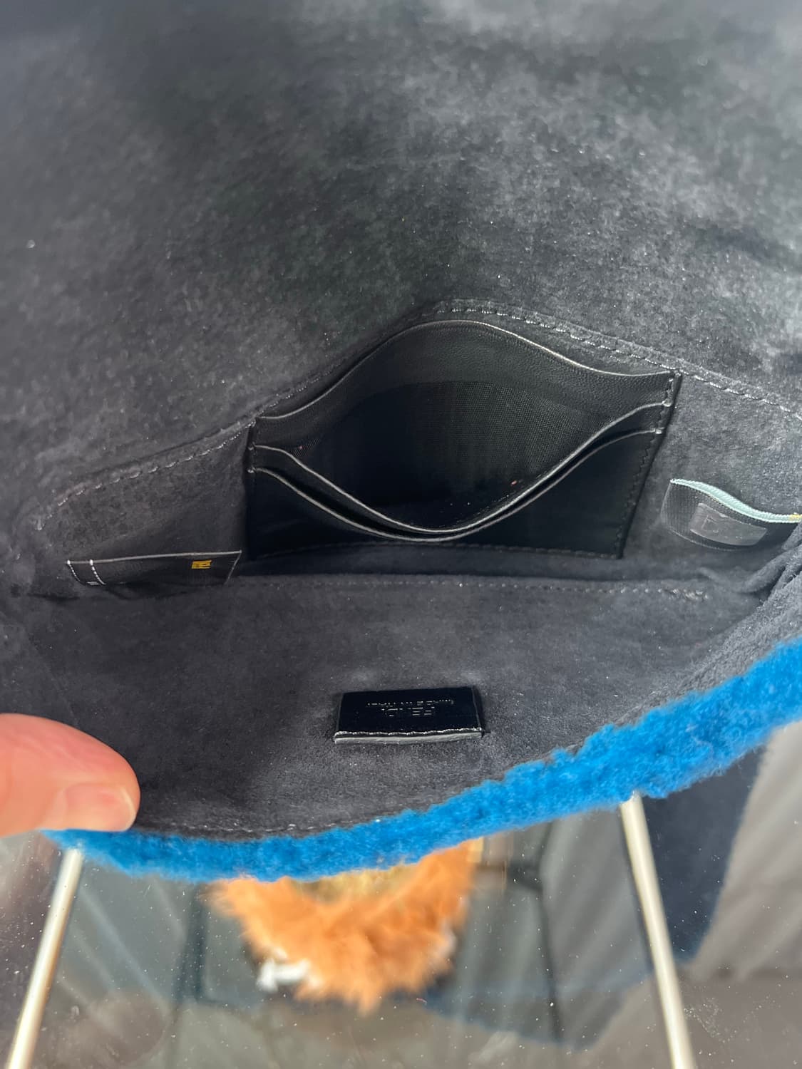 펜디 미니 바게트 블루 시어링 크로스백 상품이미지7