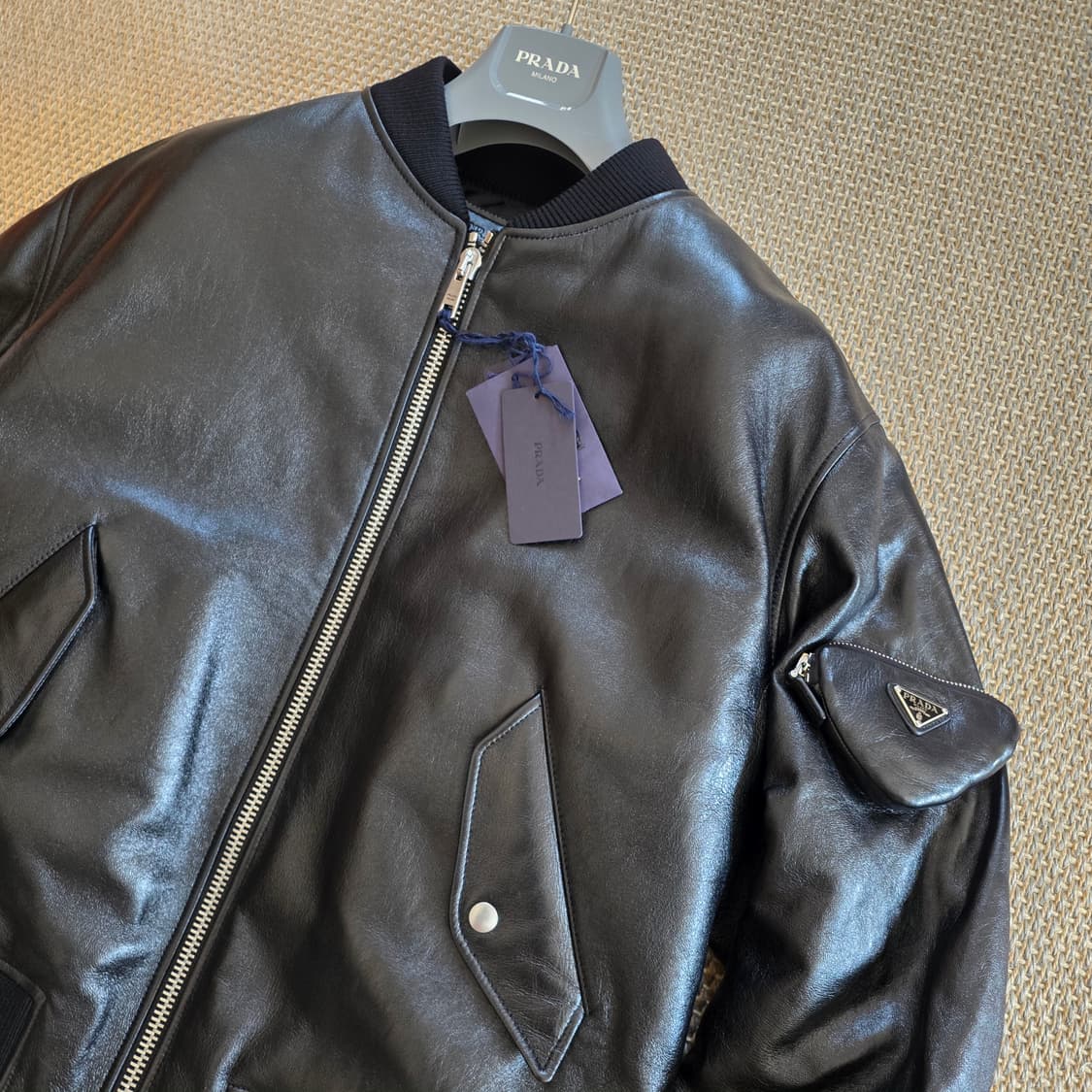 PRADA 프라다 이탈리안 최상급 어린 양가죽 MA-1 마원 레더 보머  상품이미지1