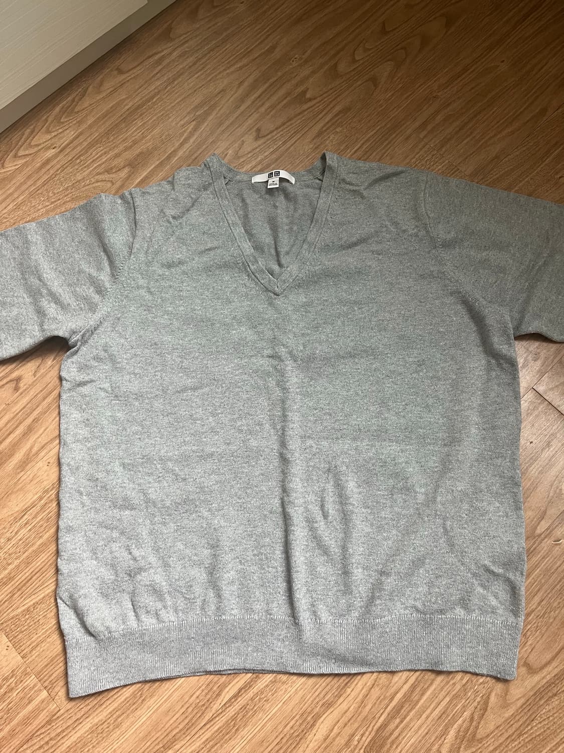 유니클로 브이넥 니트 M 상품이미지2