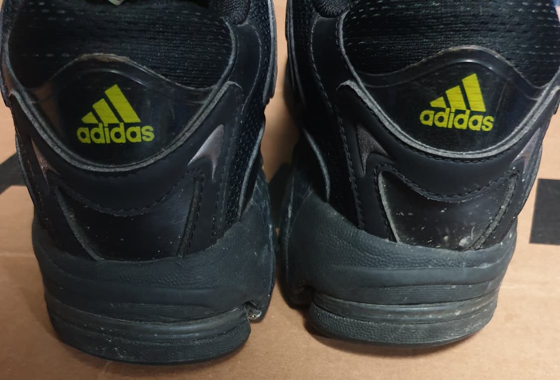 아디다스 리스폰스 CL 블랙 코어 형광 데일리 런닝화 (235) 상품이미지4