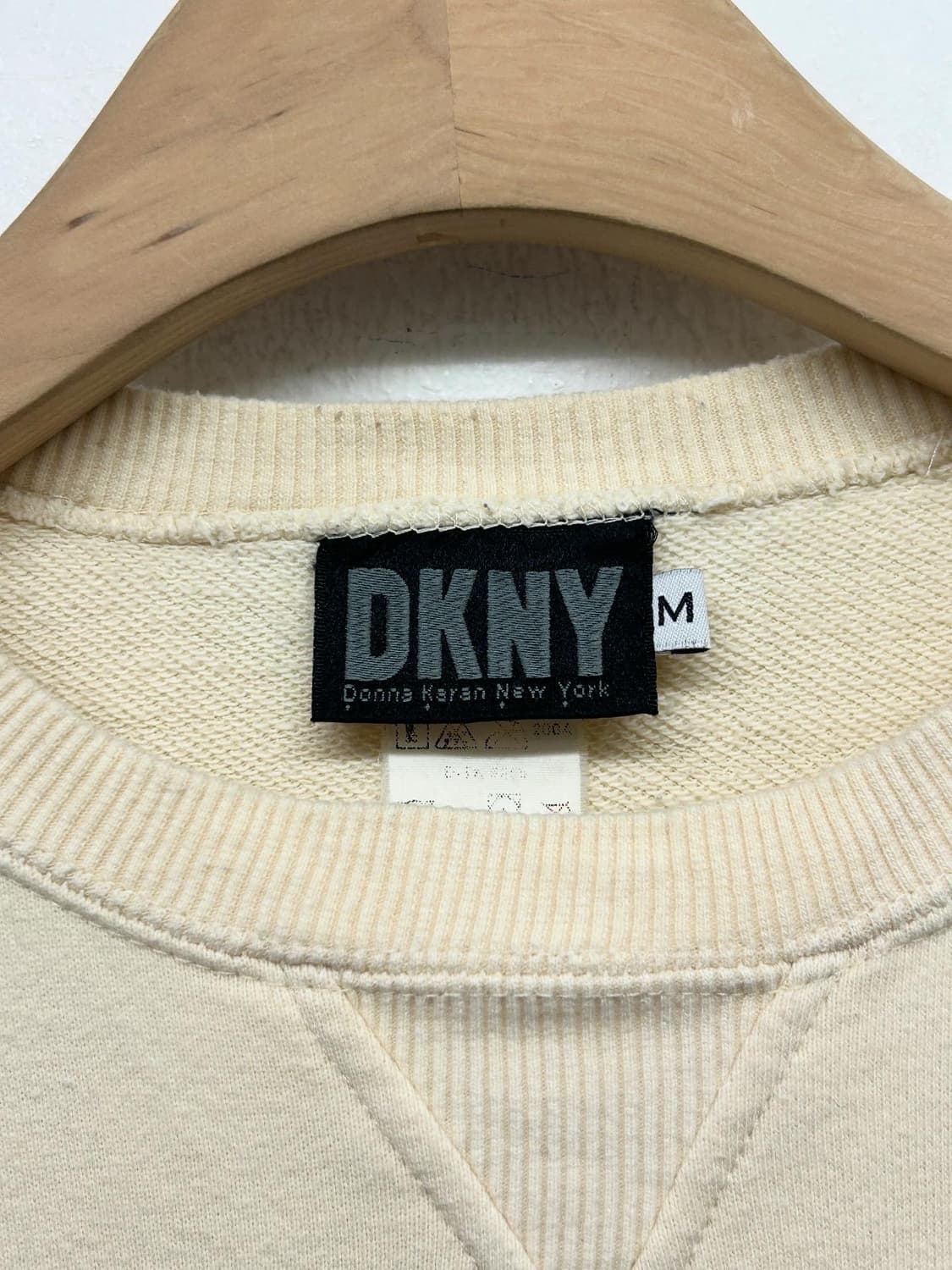DKNY 아이보리 맨투맨 티셔츠(made in usa) 상품이미지3