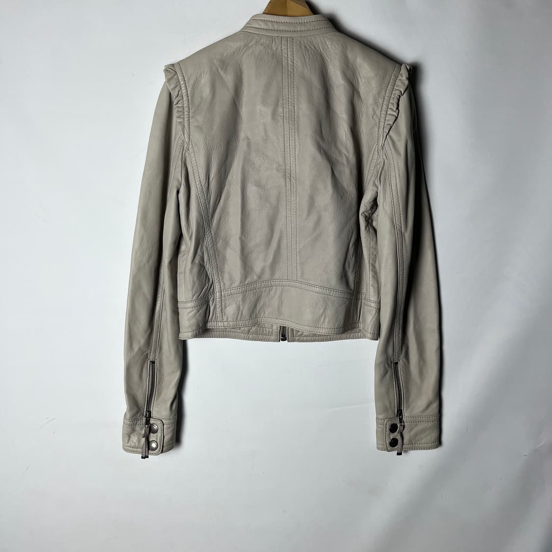 [Juicy Couture] 쥬시꾸뛰르 숄더 셔링 레더자켓 상품이미지2