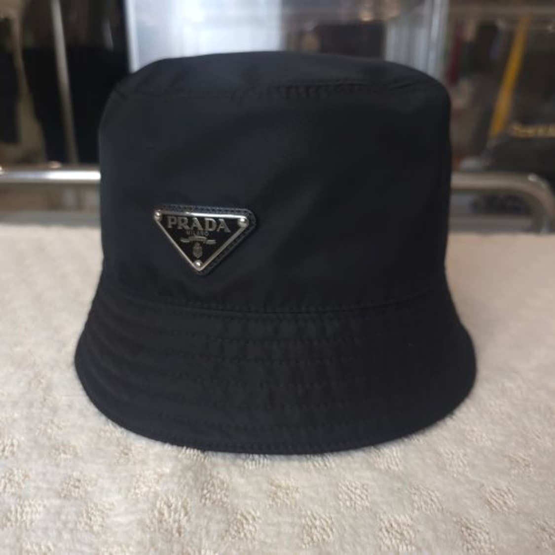 프라다 삼각로고 버킷햇 상품이미지3
