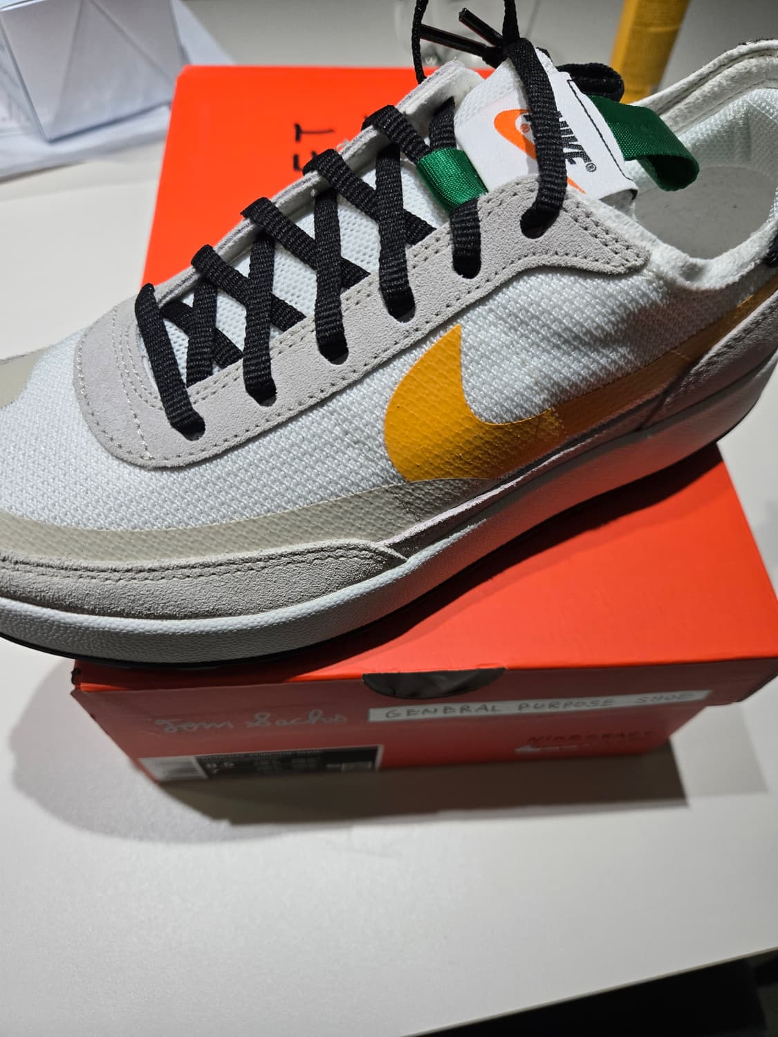 나이키 x 톰 삭스 제너럴 퍼포즈 슈 파인 그린 유니버시티 골드 상품이미지1