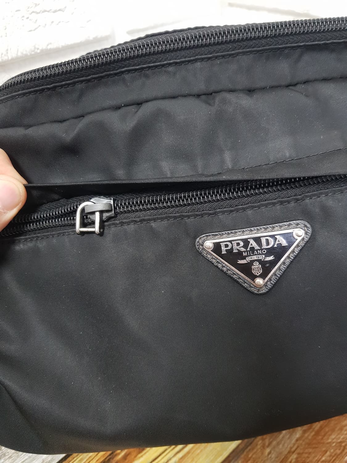 [정품] 프라다 바이커백 미디움 상품이미지4