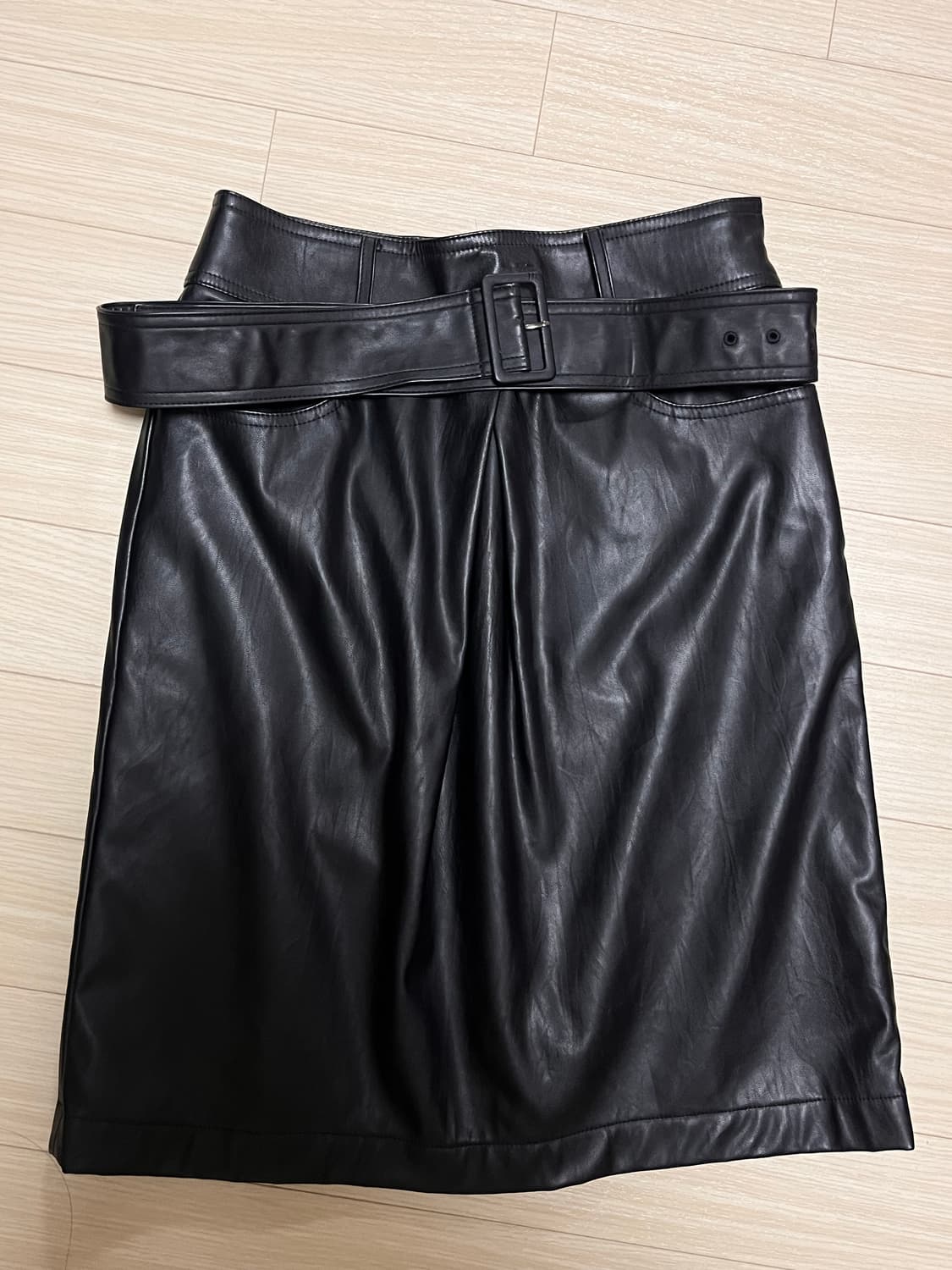 마뗑킴 레더 미디 스커트 상품이미지1