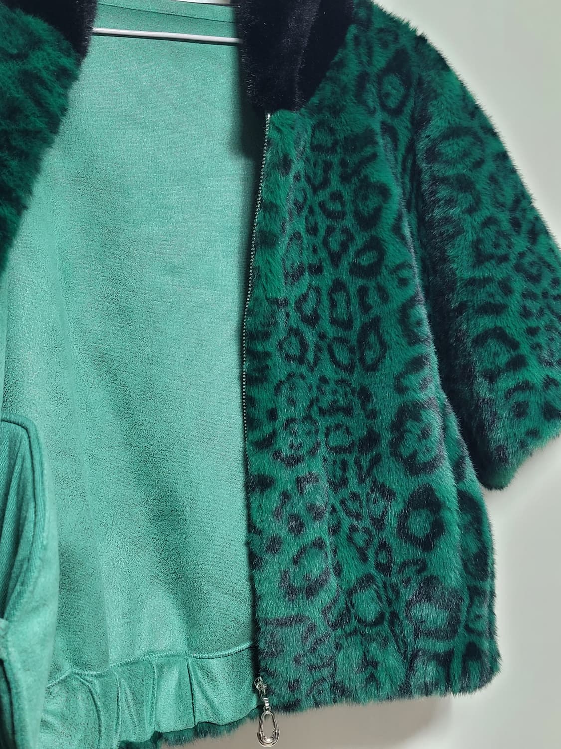 수입의류 에코밍크 후드 반팔집업 상품이미지8