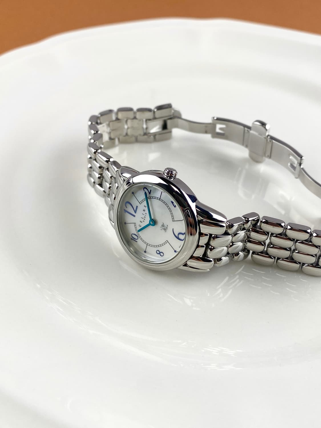 CELINE round shell steel watch 상품이미지1