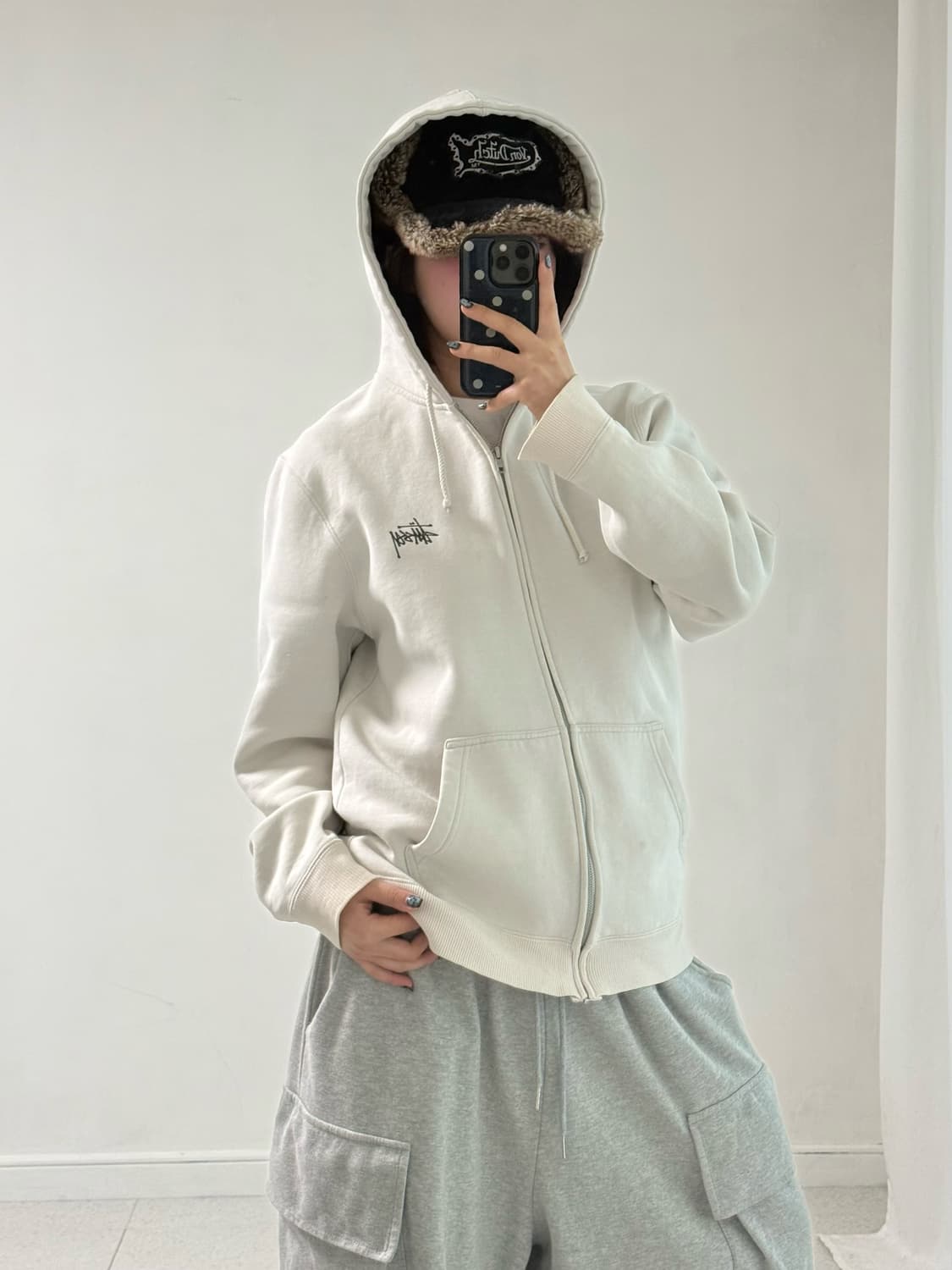 스투시 아이보리 로고 후드집업 상품이미지3