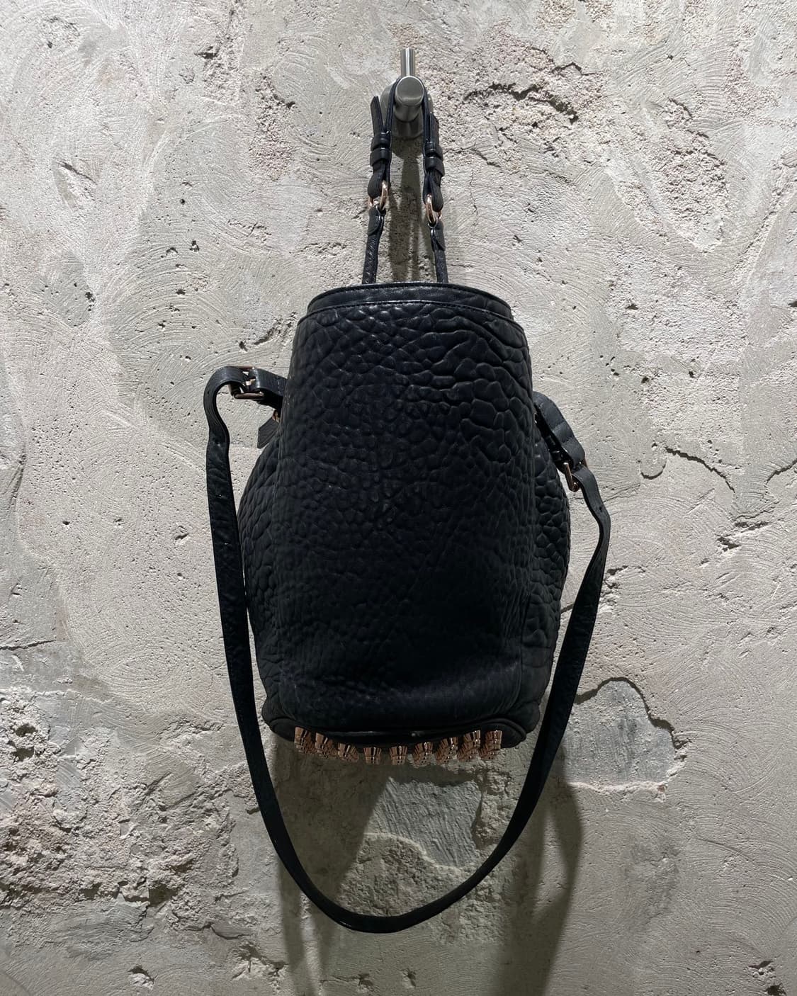 알렉산더 왕 블랙 로즈골드 디에고 레더 버킷백 상품이미지5