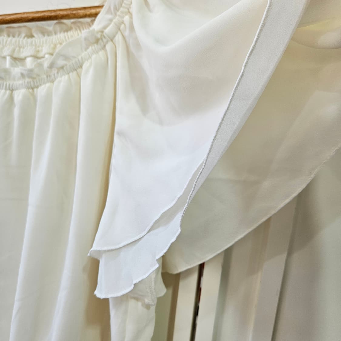 (INGNI) 오프숄더 프릴 블라우스 새상품 상품이미지5