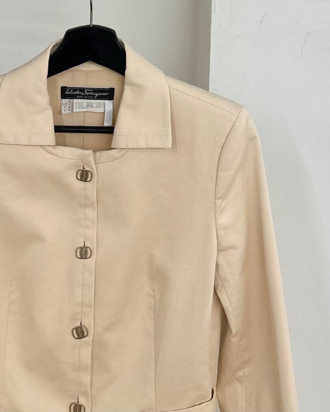 살바토레 페라가모 베이지 골지 골드 간치니 버튼 자켓 상품이미지4