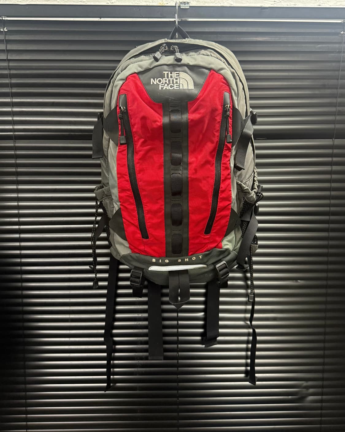 노스페이스 빅샷 빅 백팩 큰 가방 등산 학교 학생 레드 검빨 노트북 블랙 상품이미지3