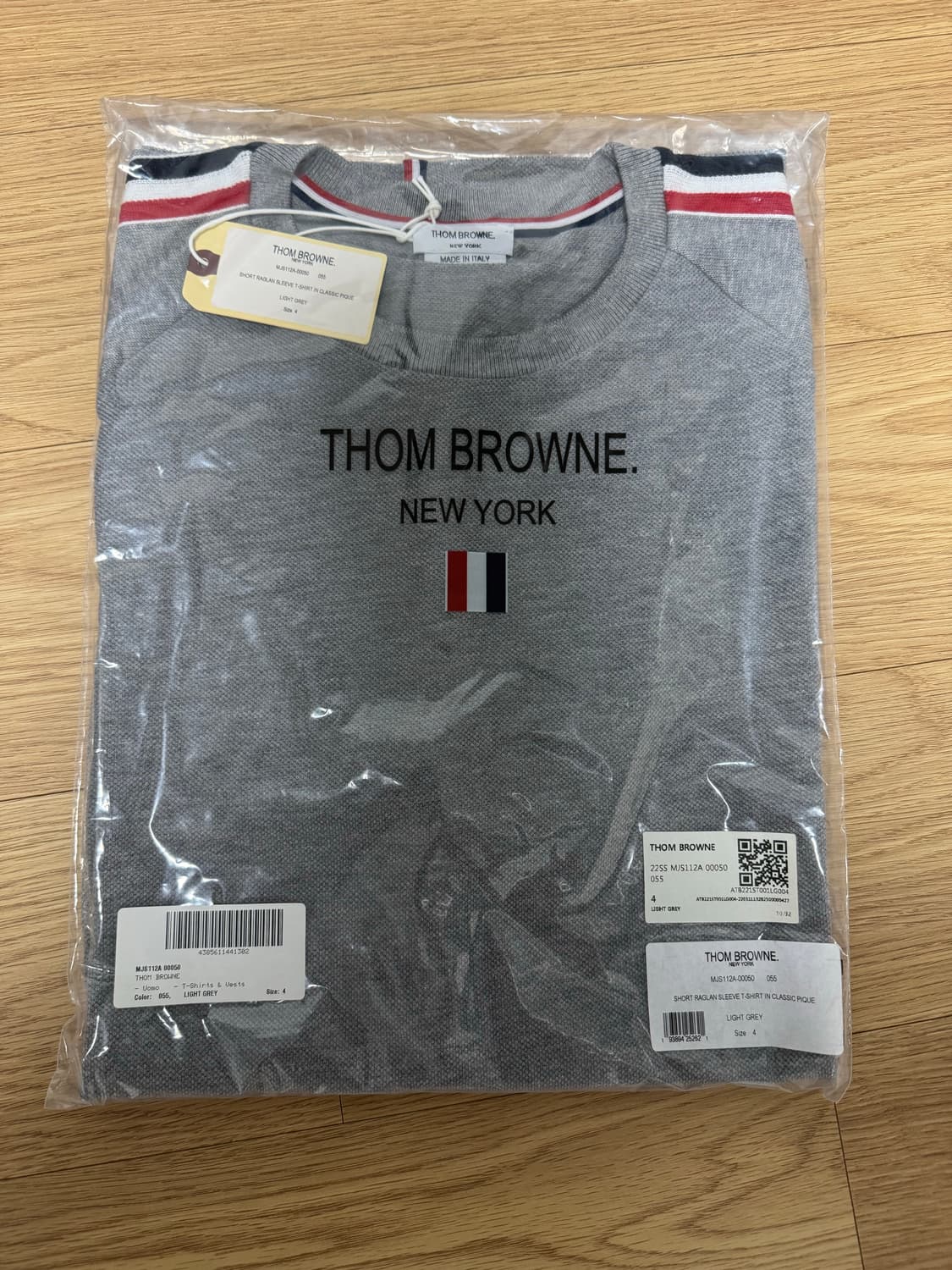 [새상품]  톰브라운 반팔티 상품이미지1