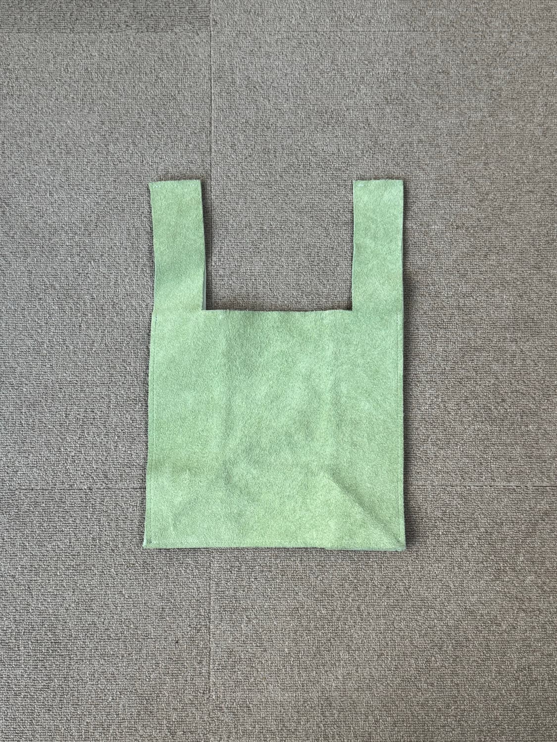 민트코어 민트 스웨이드 리버서블 토트백 상품이미지1