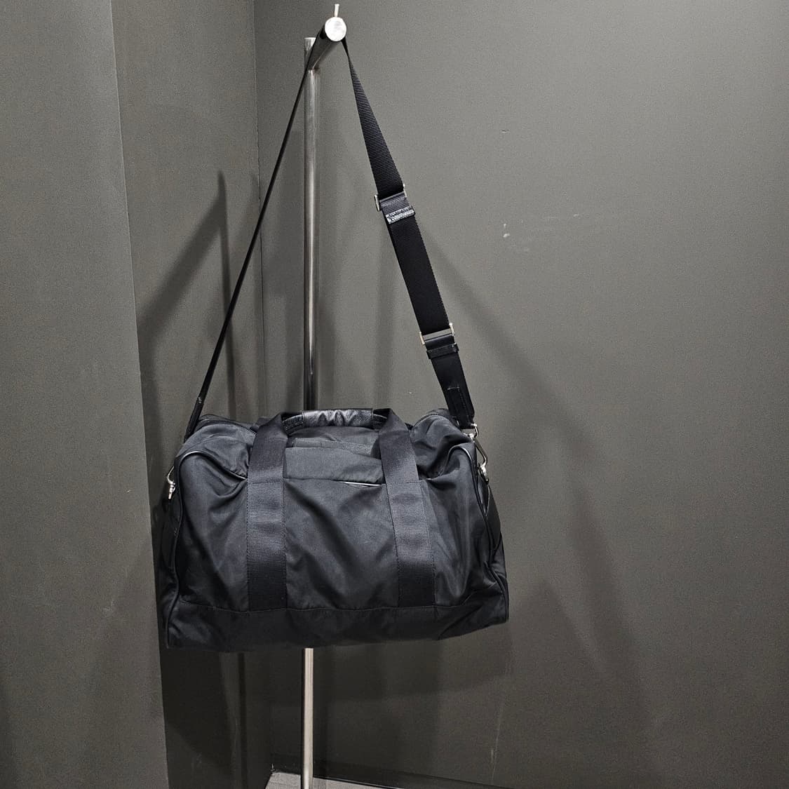 프라다 삼각로고 나일론 레더패치 보스턴 백 상품이미지5