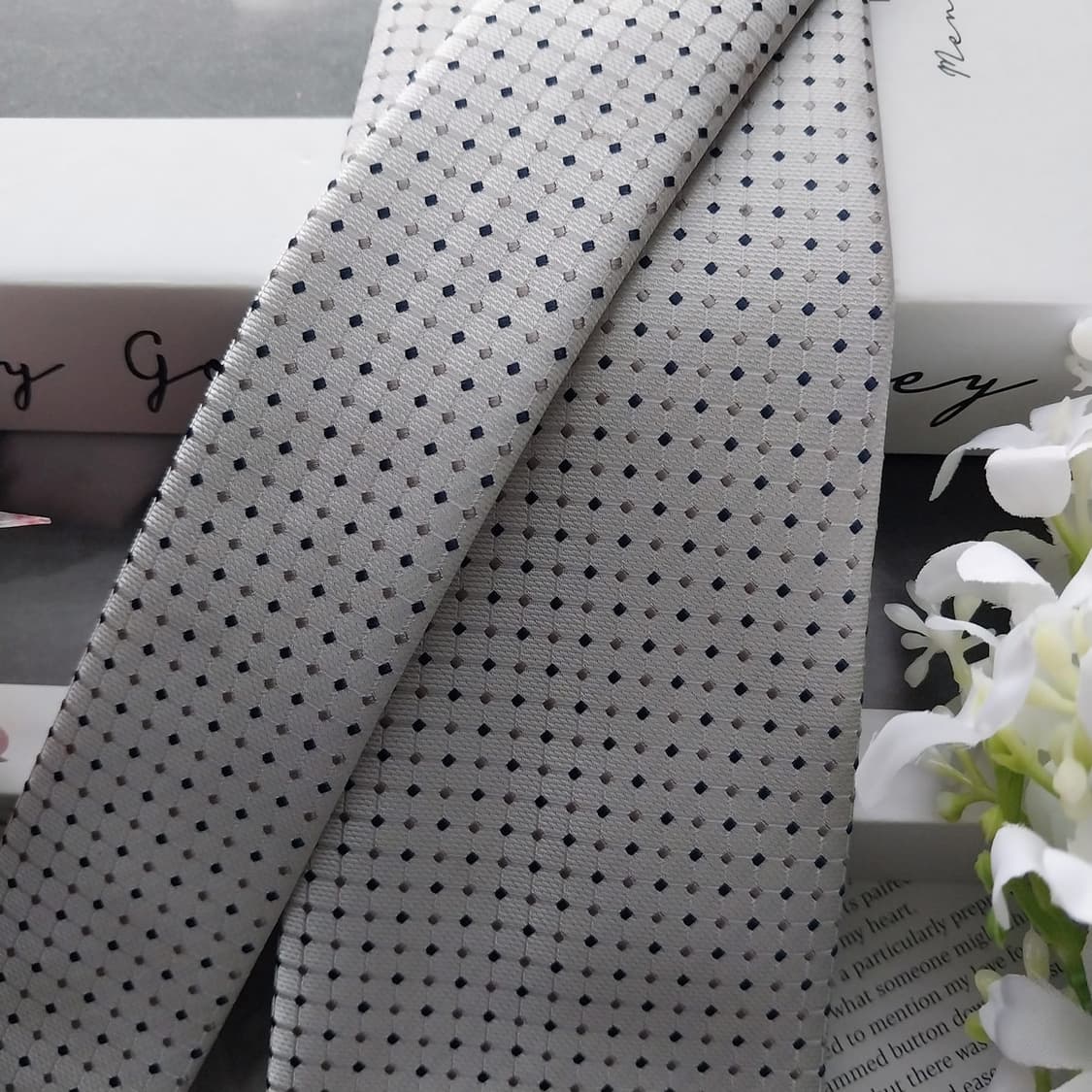 저널웍스 실크 라이트그레이 도트 넥타이 6.8cm A+등급 K1460
 상품이미지3