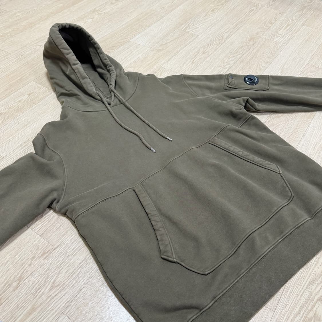 CP 컴퍼니 렌즈 융 카키 후드티 M 상품이미지4