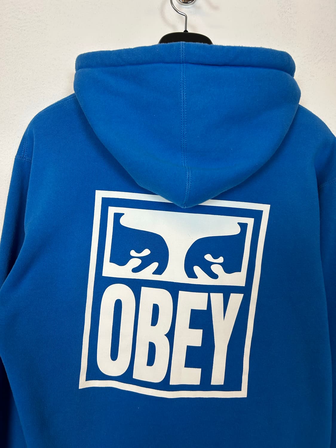 T053 오베이 아이즈 로고 블루 후디 상품이미지5