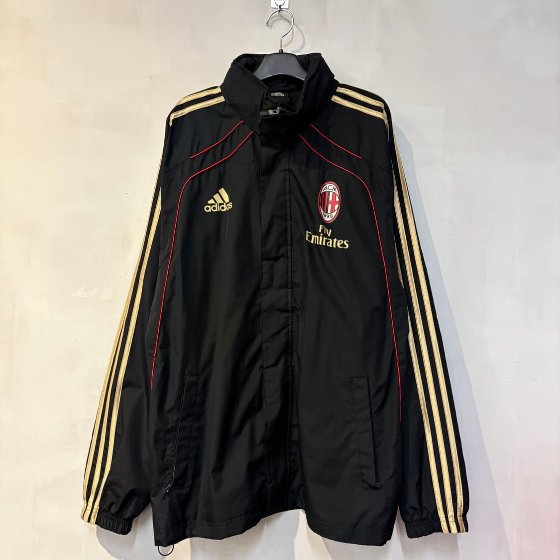 아디다스 AC 밀란 금테 바람막이 상품이미지1
