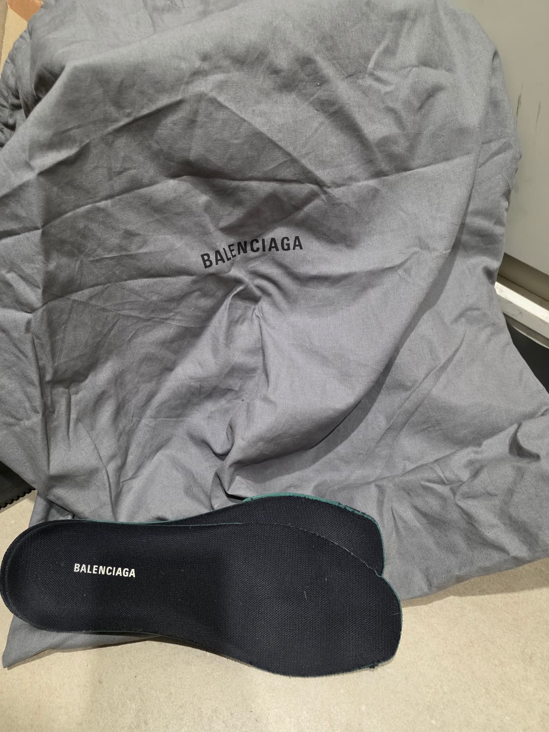 발렌시아가 뉴러너 올블랙 40  상품이미지7