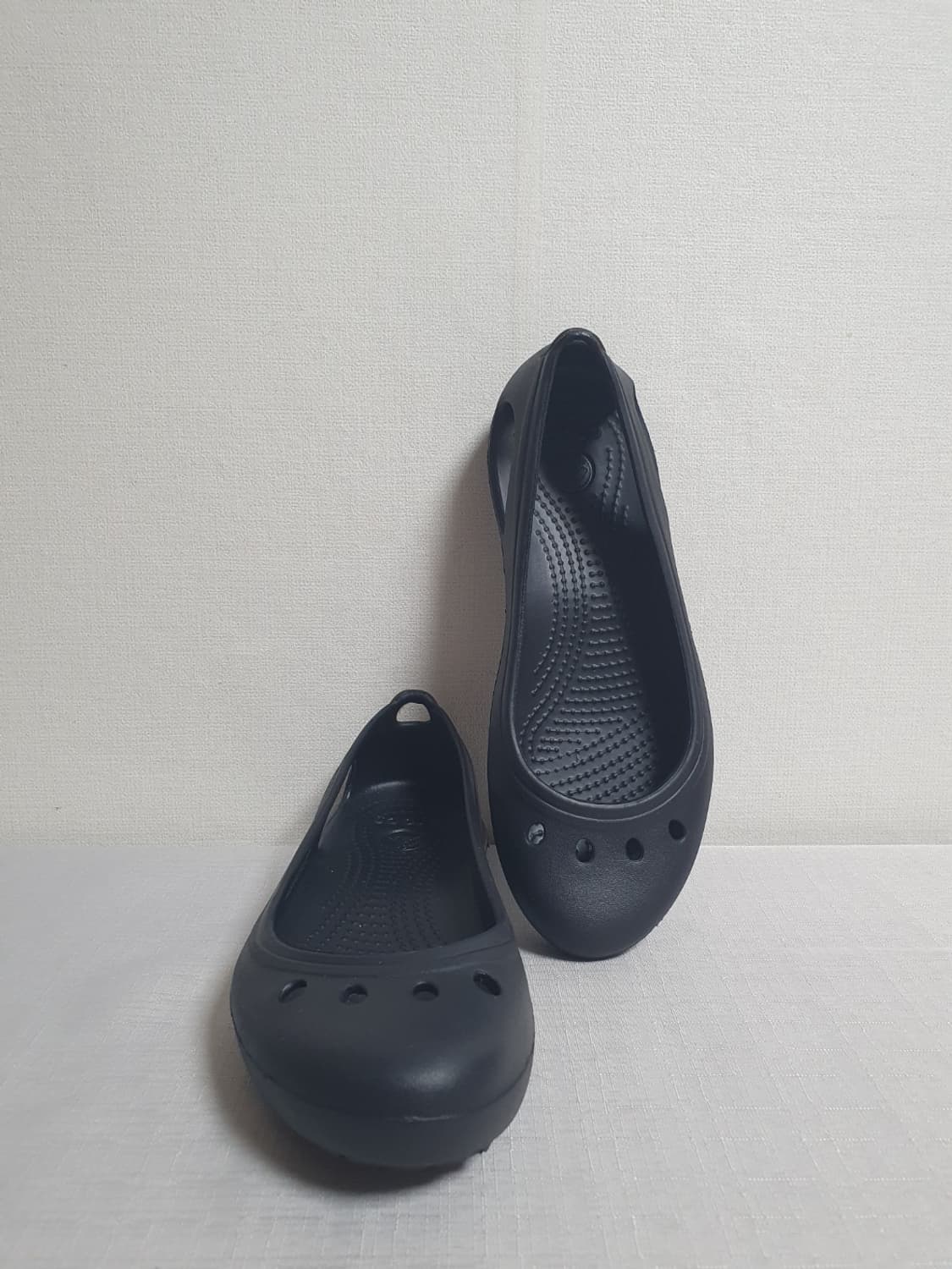 240mm 크록스 카디 플랫 블랙 W7 여성 플랫슈즈 상품이미지2