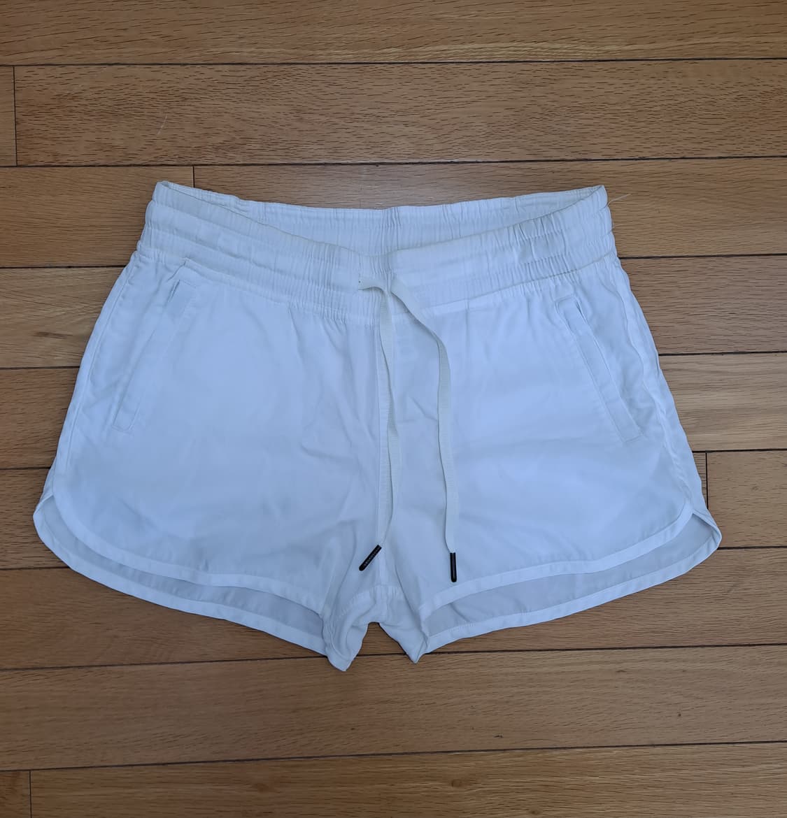 Lululemon 여성 쇼츠 (TENCEL 혼방) / 사이즈: 4 상품이미지1