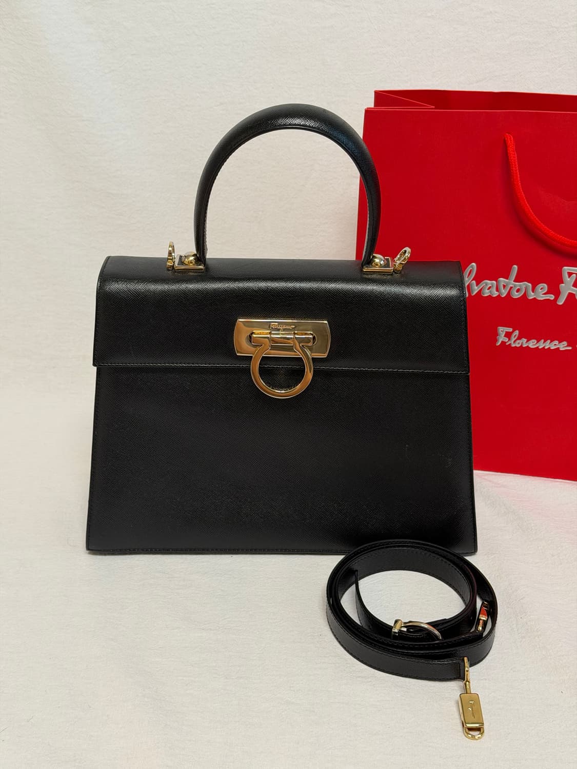 정품 페라가모 사피아노 블랙 간치니 탑 핸들백 차정원백 토트백 핸드백 상품이미지1