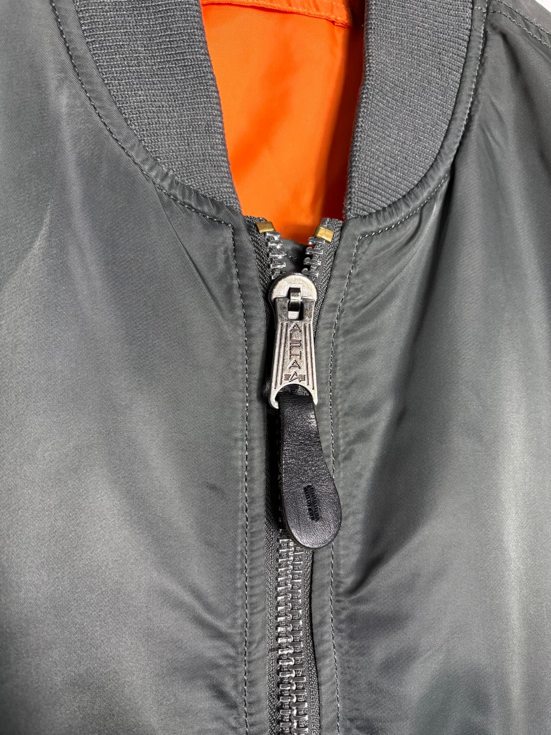 알파 인더스트리 ma-1 양면 항공점퍼 건메탈 상품이미지3