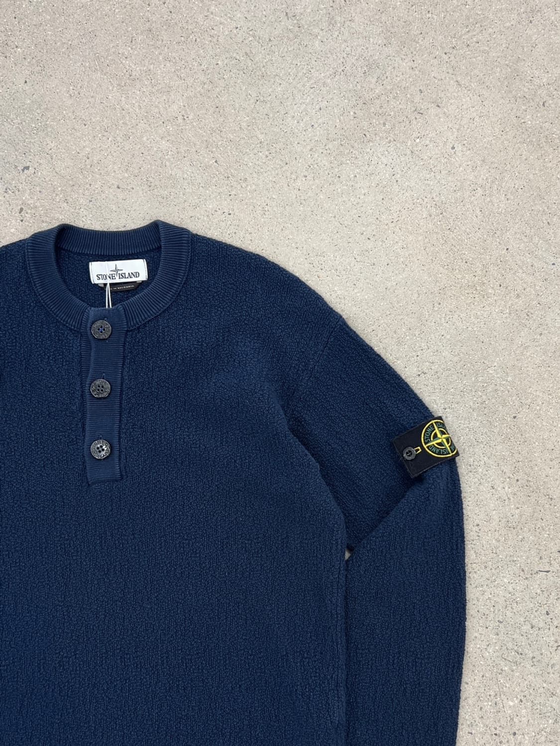 스톤아일랜드 와펜 네이비 헨리넥 부클 니트 상품이미지4