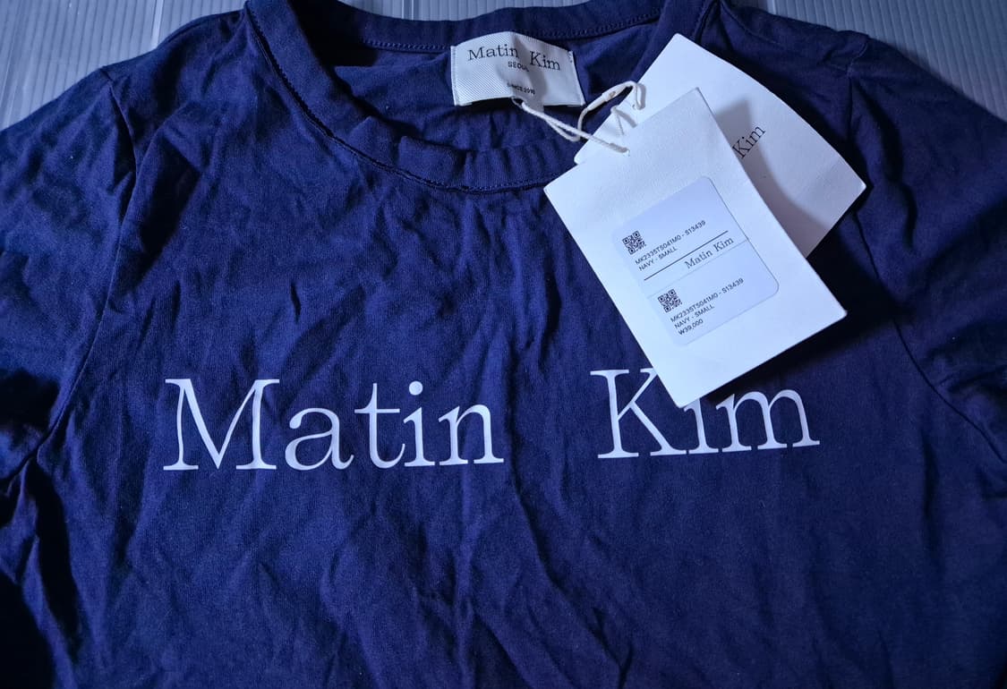 (새상품) 마뗑킴 로고 크롭탑 네이비 상품이미지1