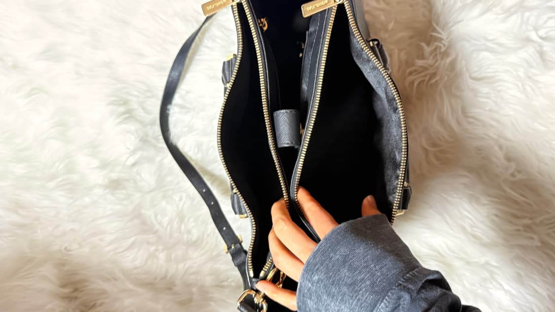 마이클코어스 사피아노 가죽 사첼백 판매합니다 상품이미지7