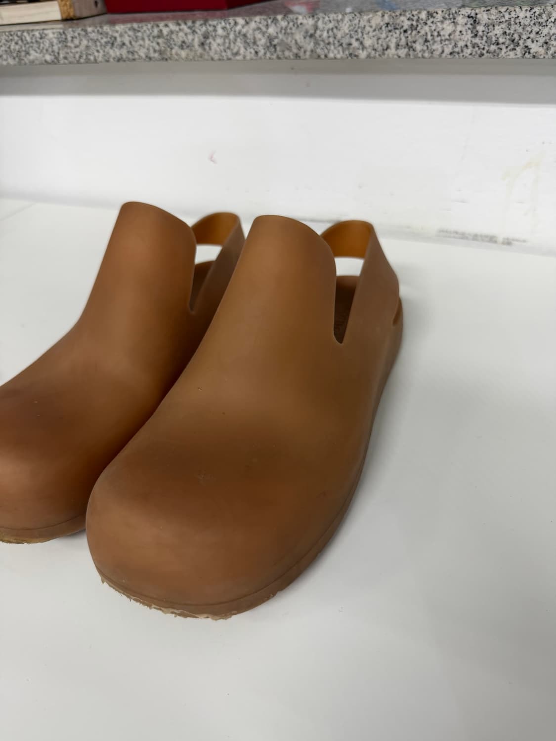 정품) 보테가베네타 남성 퍼들 러버 클로그 샌들 41 상품이미지2